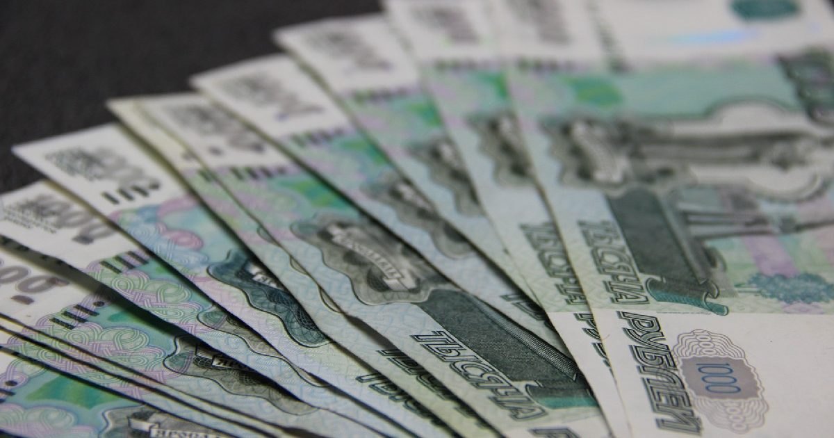 Руководители предприятий в Приангарье зарабатывают в два раза больше подчинённых