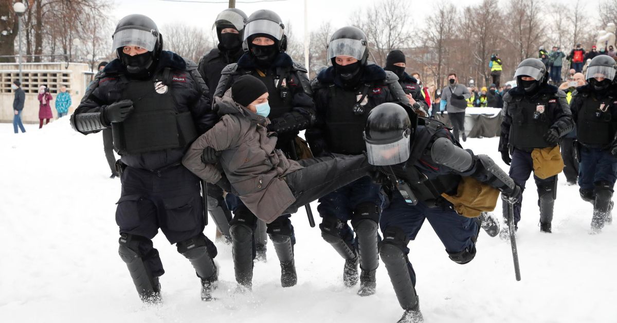 Интернет-платформы продолжают сурово штрафовать за информацию о митингах