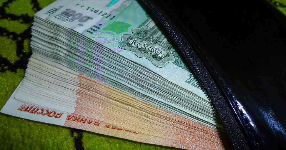 Пенсионеры решили посидеть в привокзальном кафе – и «потеряли» портфель с деньгами