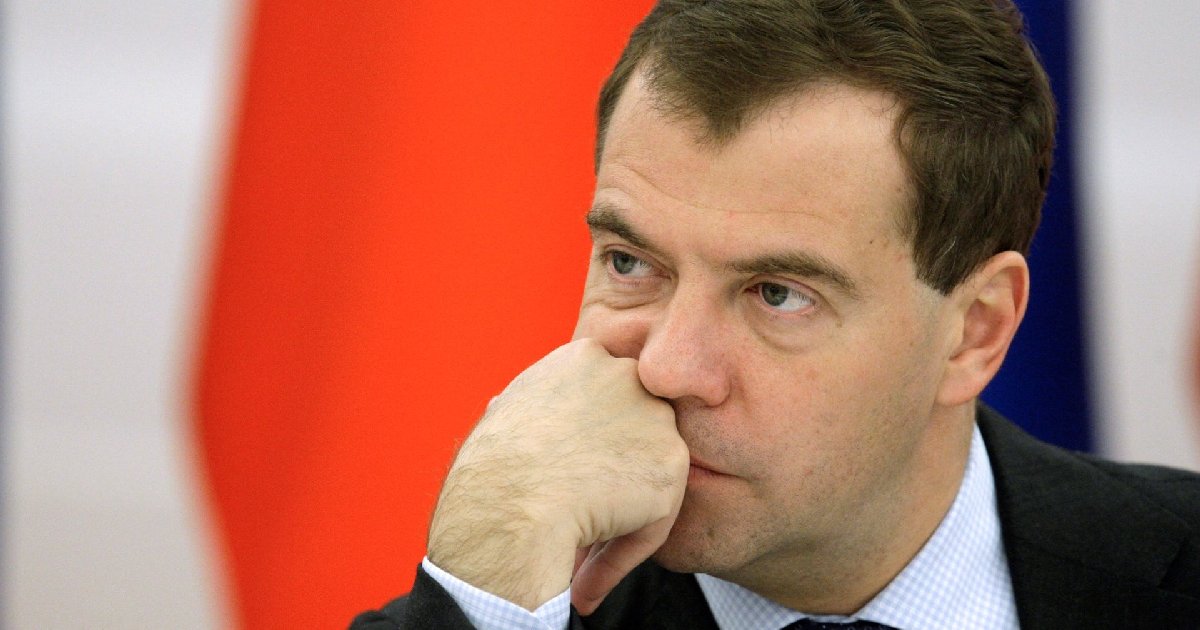 Медведев вдруг публично затревожился за бедность в России