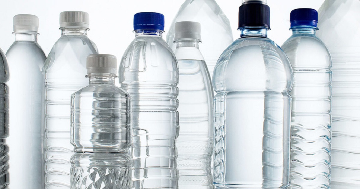 Почему опасно хранить воду в пластиковых бутылках
